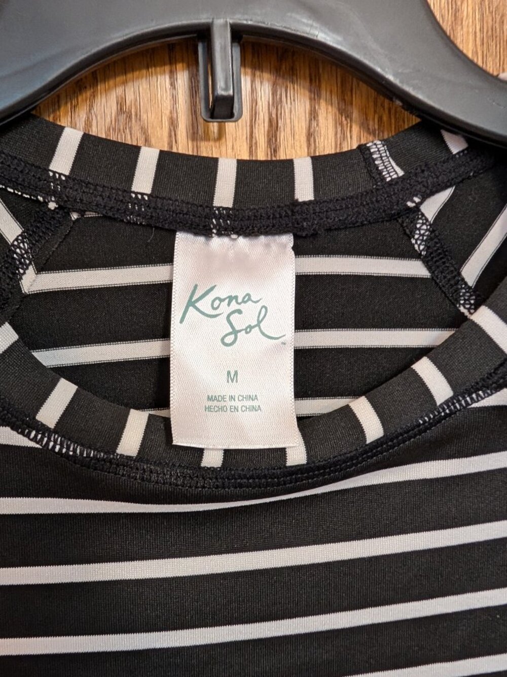 Kona Sol UPF 50 Black and White Crop Long Sleeve Swim Shirt Rash Guard Size M - Picture 5 of 5